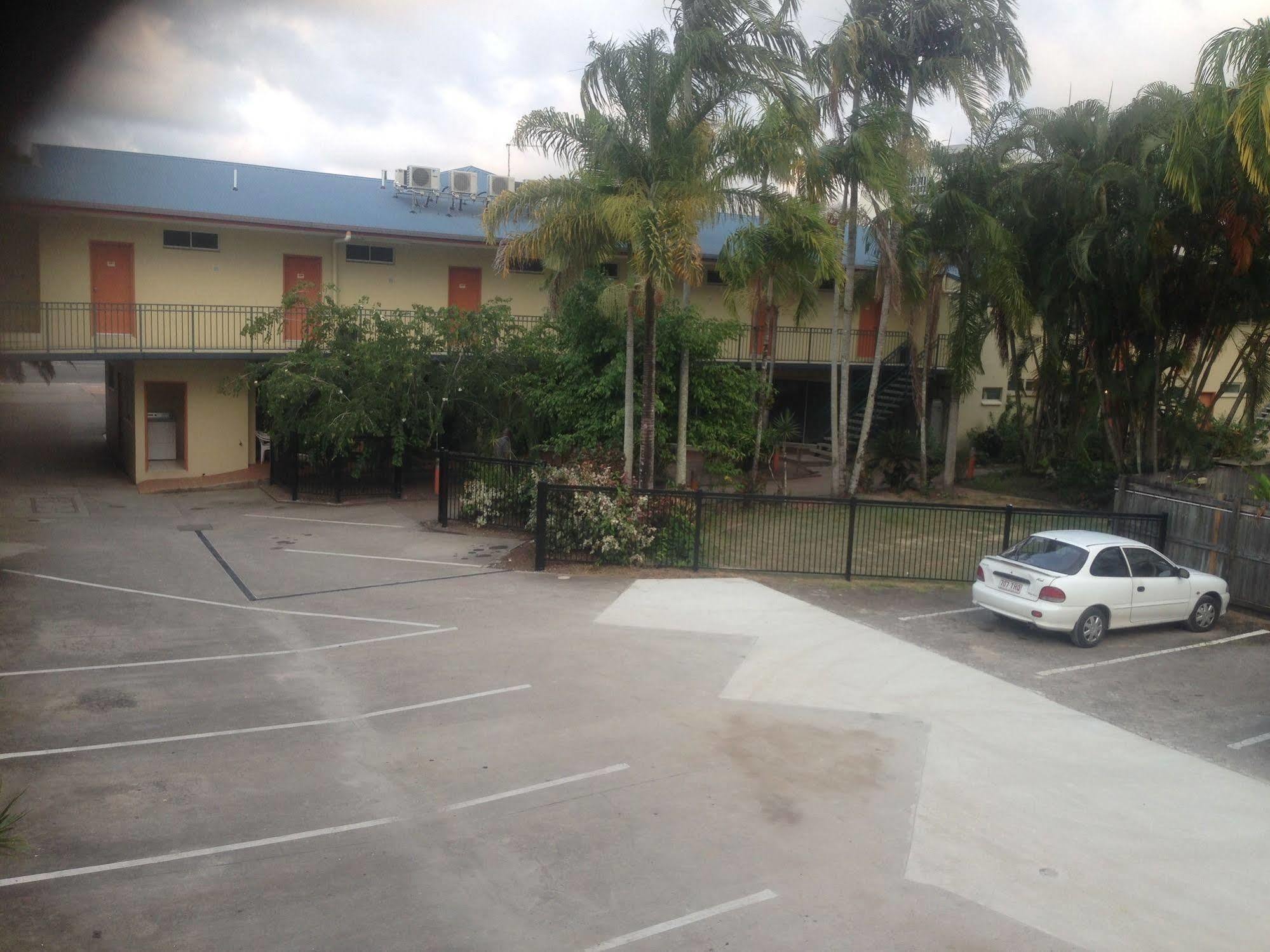Tropical Queenslander Cairns Exterior photo